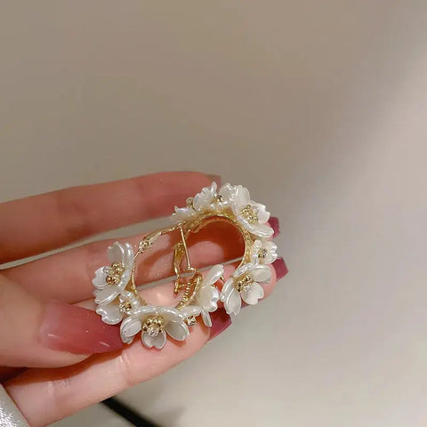 KOREAN - NEW EXQUISITE FLOWER SPLICING EARRINGS TEMPERAMENT - SIMPLE FASHION VERSATILE EARRINGS Clari