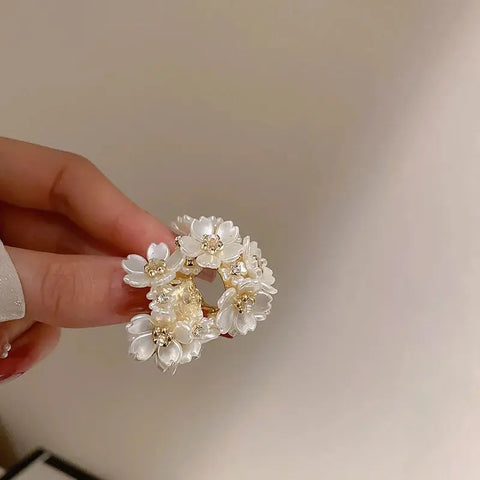 KOREAN - NEW EXQUISITE FLOWER SPLICING EARRINGS TEMPERAMENT - SIMPLE FASHION VERSATILE EARRINGS Clari