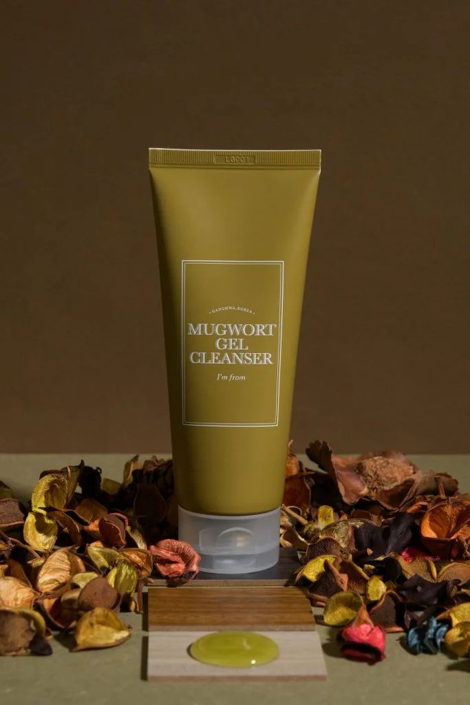 🌿 Mugwort Gel Cleanser – Soothing & Purifying Cleanser 💧✨